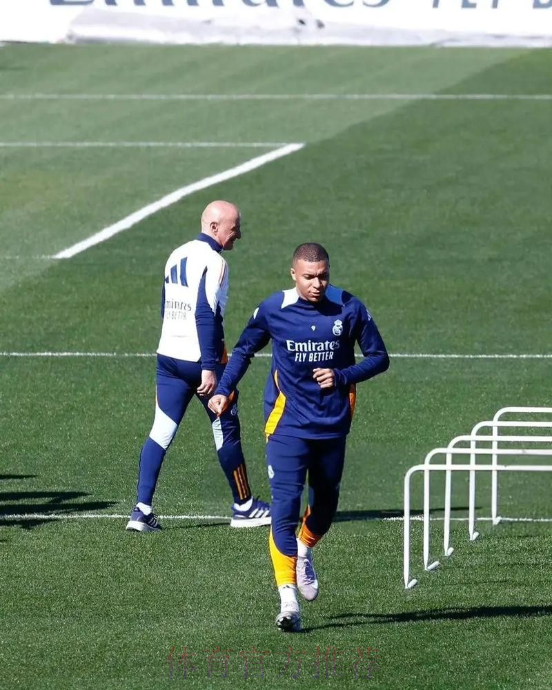 罗马诺:姆巴佩伤势不严重 预计一周内可恢复训练 罗马诺:姆巴佩伤势不严重 预计一周内可恢复训练